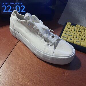 Women White Canvas Sneaker Size US 7/EU 38 Worn Once Excellent Condition